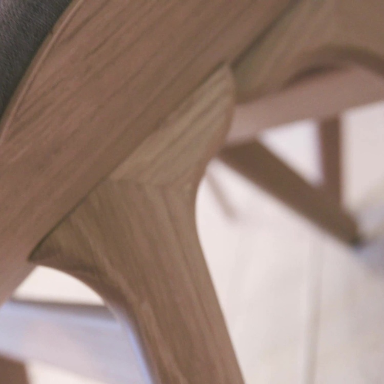 Банкетка Разговор, светлый дуб A Conversation Piece Ottoman, Oak