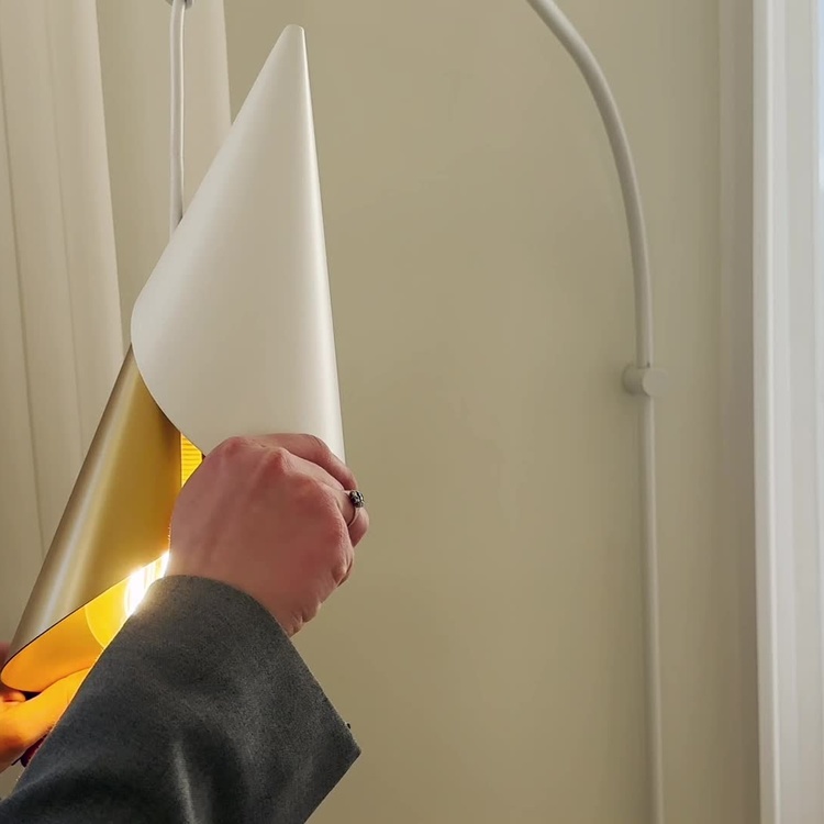 Чёрно-латунный подвесной светильник Рожок на чёрном проводе Cornet Black Brass With Black Cord