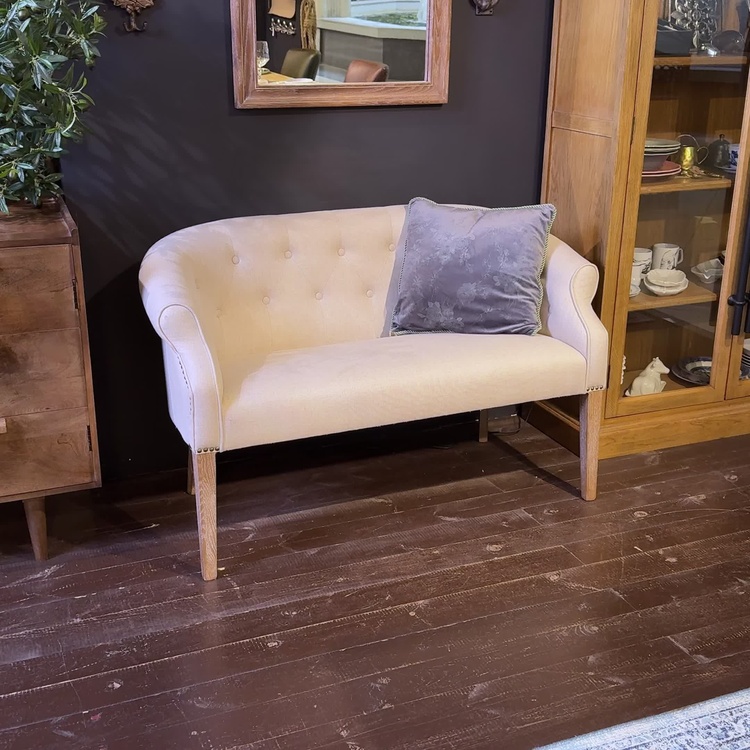 Двухместный льняной диван Маршал, песочные ножки Marshall 2 Seater, Oak Sandwashed Linen