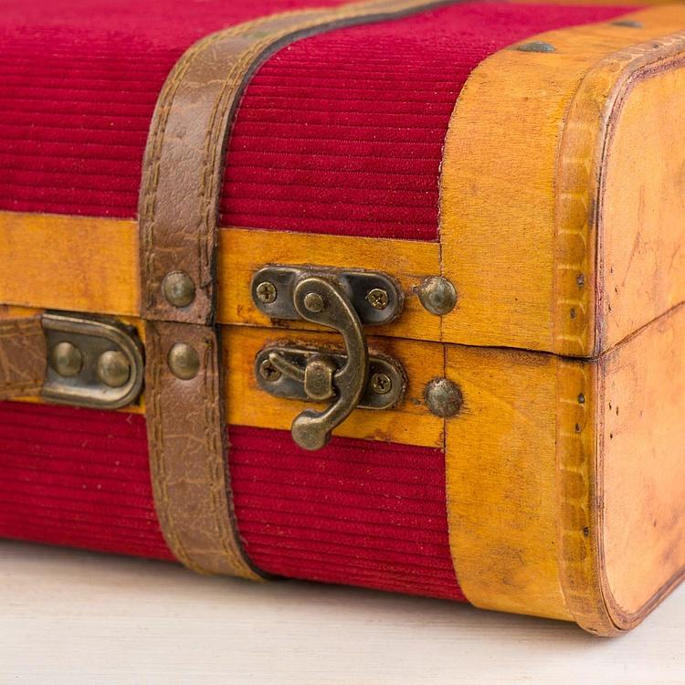 Набор из двух декоративных чемоданов с красным вельветом Set Of 2 Wood Velvet Suitcase Boxes Red