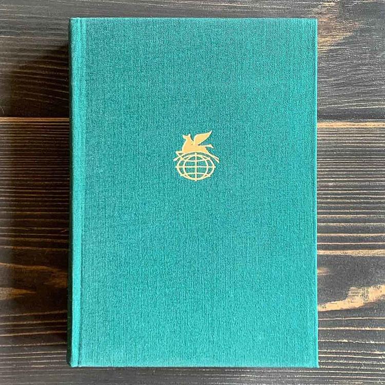 Винтажная книга Библиотека всемирной литературы, том 196-4. Война с саламандрами. Мать. Юморески. К. Чапек Vintage Book World Literature Library 196-4