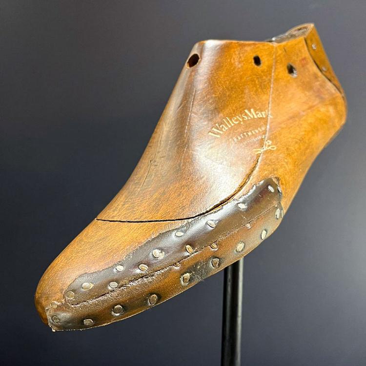 Cтатуэтка на подставке Обувная колодка с кожаными набивками Shoe Mull With Leather, Red Antique