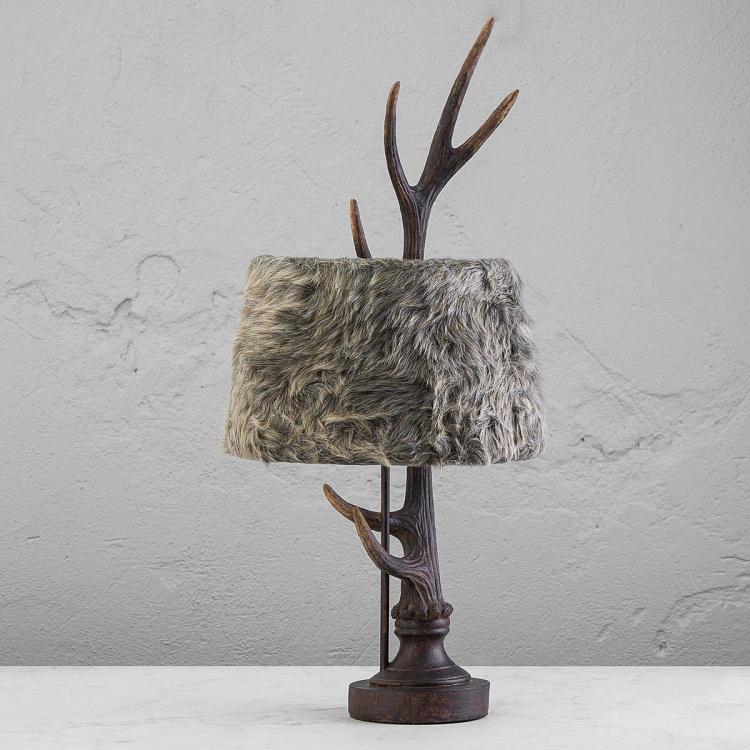Настольная лампа с оленьими рогами и меховым абажуром Deer Antlers Table Lamp With Fur Shade