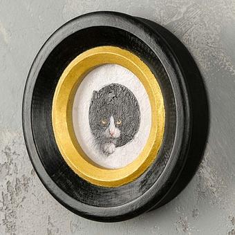 Black And White Cat Painting In Round Frame