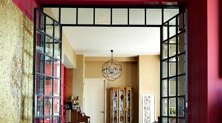 Хрустальная люстра Gyro в новом доме Анны Нетребко на страницах журнала Tatler