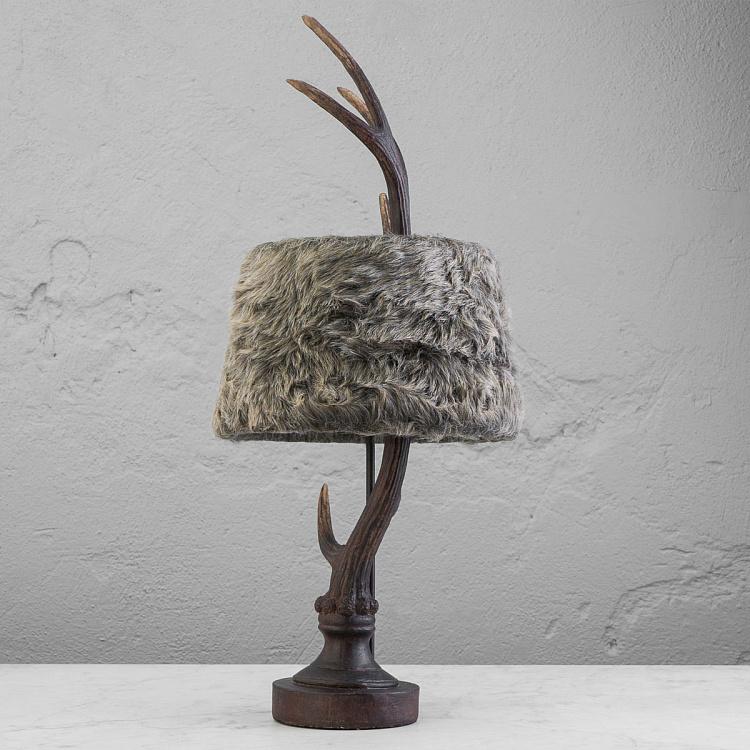 Настольная лампа с оленьими рогами и меховым абажуром Deer Antlers Table Lamp With Fur Shade