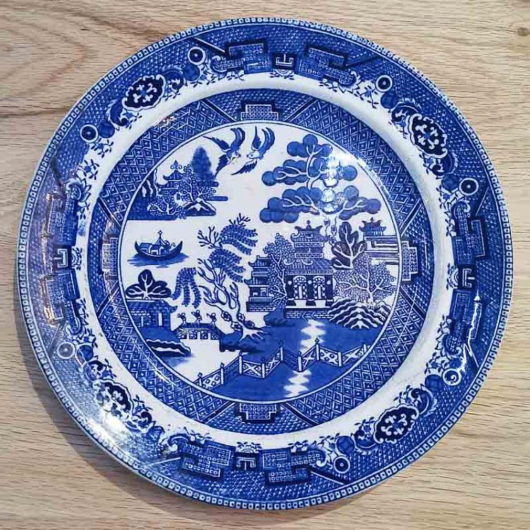 Винтажная тарелка белая с голубым мотивом 22, L Vintage Plate Blue White Large 22