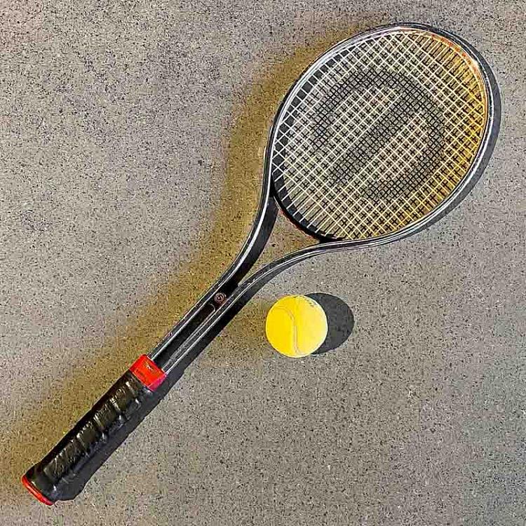 Винтажная теннисная ракетка и мяч 20 Vintage Tennis Racket And Ball 20