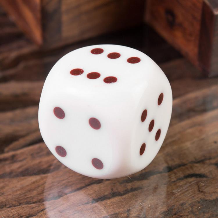 Игральные кости в лотке Dice Game On Tray