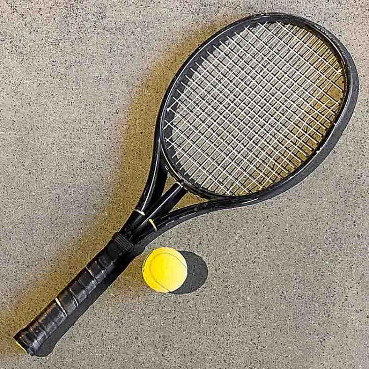 Винтажная теннисная ракетка и мяч 18 Vintage Tennis Racket And Ball 18