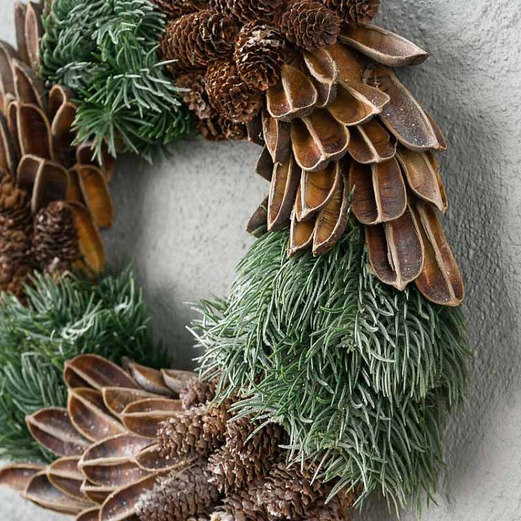 Новогодний заснеженный венок с шишками и ракушками Frost Pinecone Wreath Brown Green 34 cm