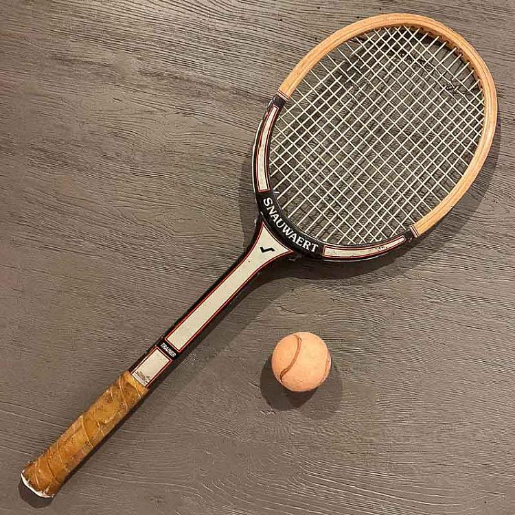 Винтажная теннисная ракетка и мяч 4 Vintage Tennis Racket And Ball 4