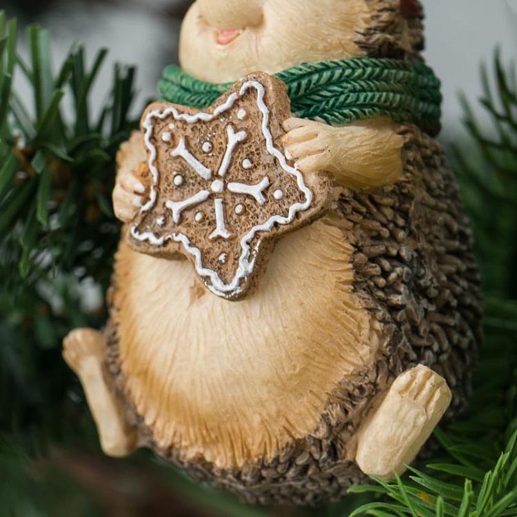 Ёлочная игрушка Ёжик с имбирным печеньем Xmas Hedgehog With Ginger In A Green Scarf 8,5 cm