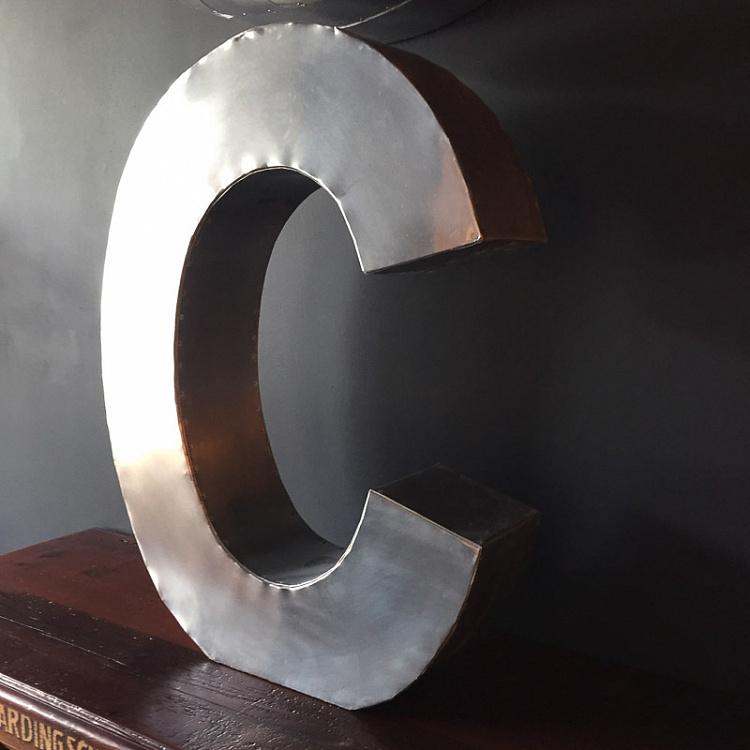 Декоративная буква C, M Medium Letter C