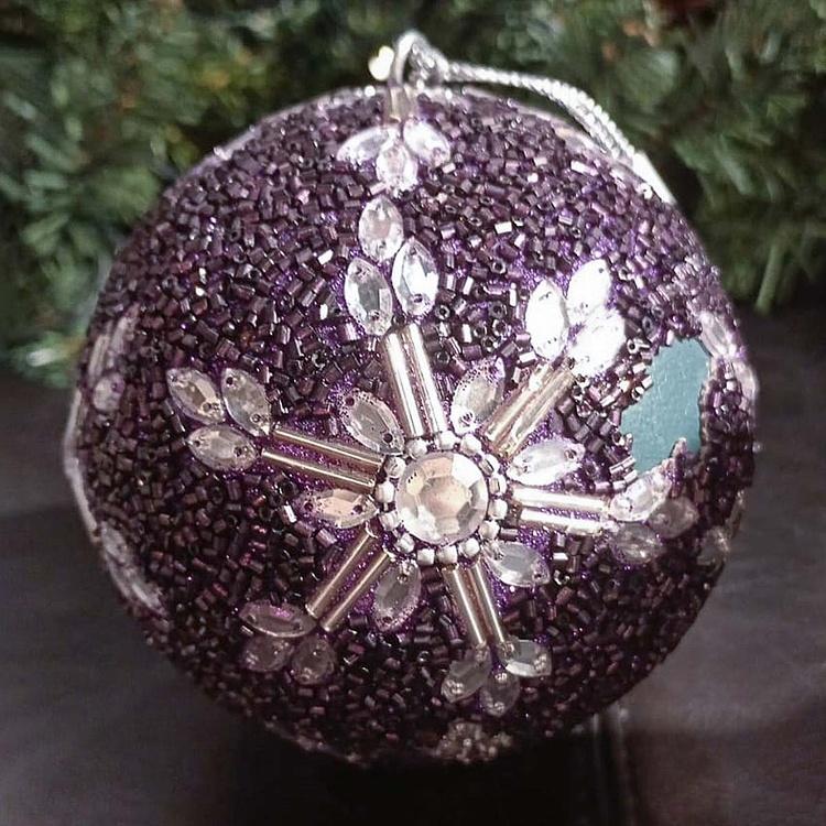 Фиолетовый ёлочный шар со снежинкой дисконт Snowflake Ball Purple 9 cm discount