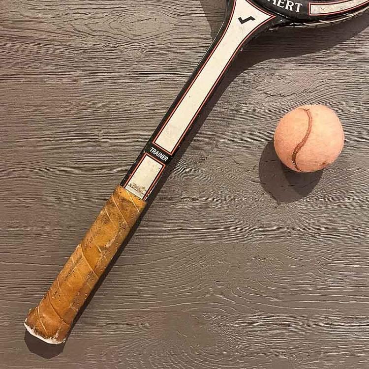 Винтажная теннисная ракетка и мяч 4 Vintage Tennis Racket And Ball 4