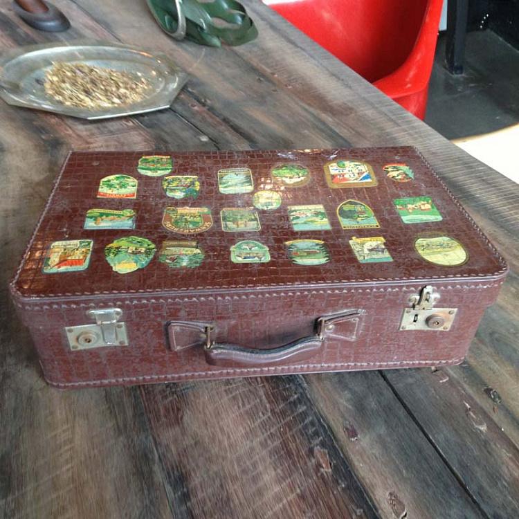 Винтажный коричневый чемодан с наклейками Vintage Suitcase Brown With Stickers