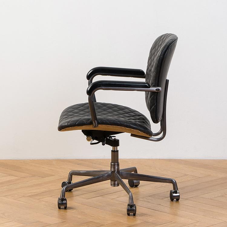 Рабочее кресло Милан, чёрные подлокотники Ufficio Milano Armchair, Black Wood D