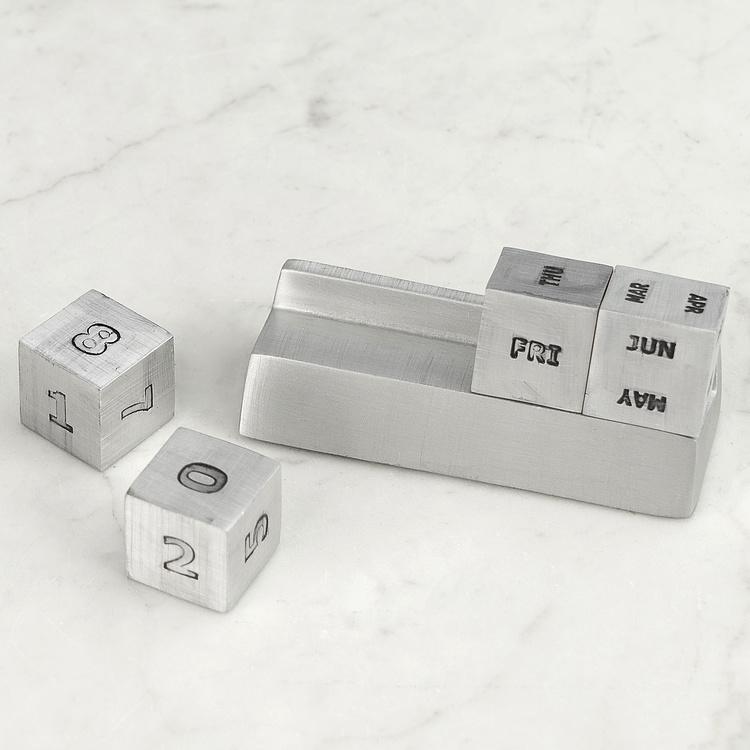 Серебристый настольный вечный календарь в виде кубиков Perpetual Calendar Silver Cubes