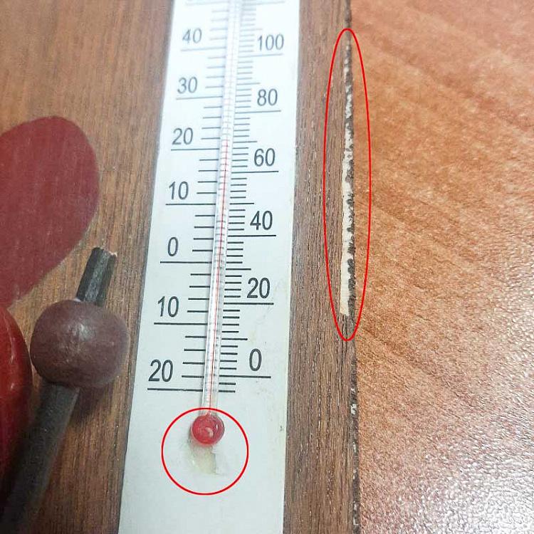 Настенный деревянный термометр с лыжами и снежинками дисконт3 Wooden Thermometer With Ski And Snowflakes 24 cm discount3