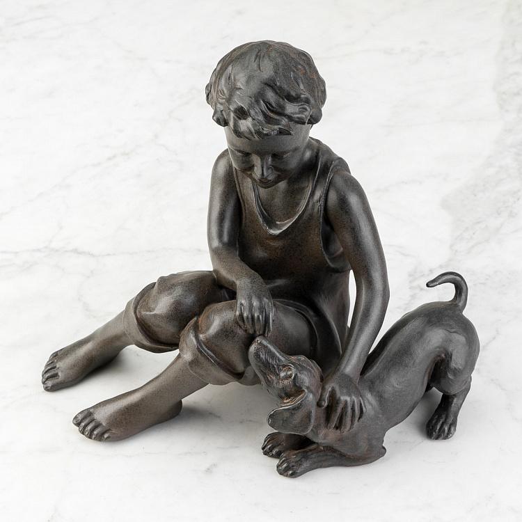 Статуэтка Сидящий мальчик с собакой Seated Boy With Dog