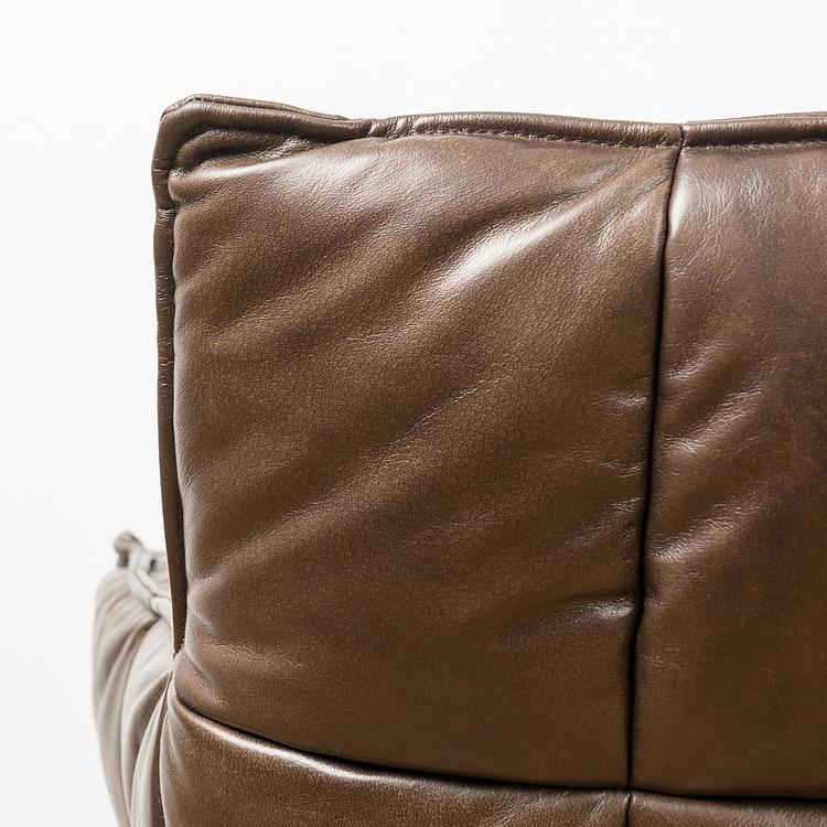 Вращающееся кресло Центр, чёрные матовые ножки Center Swivel Armchair, Black Matt Metal RM