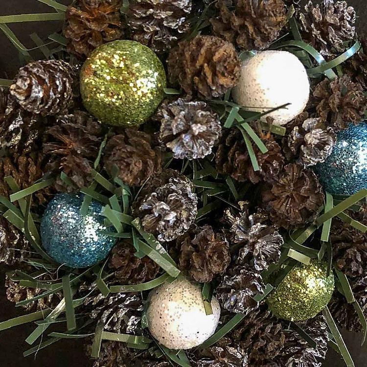 Новогодний венок с шишками и перламутровыми шарами 9, XS Wreath Bagel 9 Extra Small