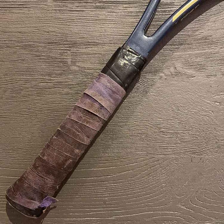 Винтажная теннисная ракетка и мяч 13 Vintage Tennis Racket And Ball 13