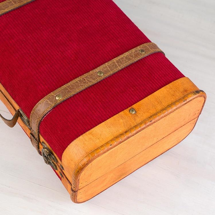 Набор из двух декоративных чемоданов с красным вельветом Set Of 2 Wood Velvet Suitcase Boxes Red