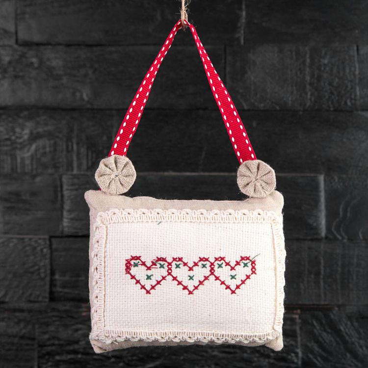 Новогодняя подвеска Вышитые сердца на подушке Coussin Tissu Brode Coeurs 11 cm