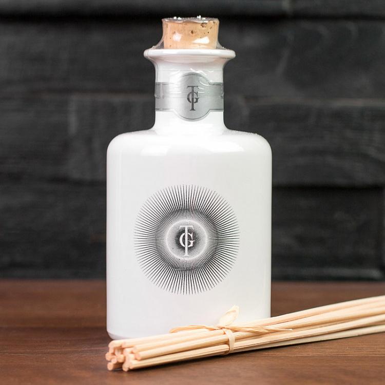 Аромадиффузор Рождество в деревне (палочки, жидкость в бутылочке), 200 мл Small Reed Diffuser Village Christmas 200 ml