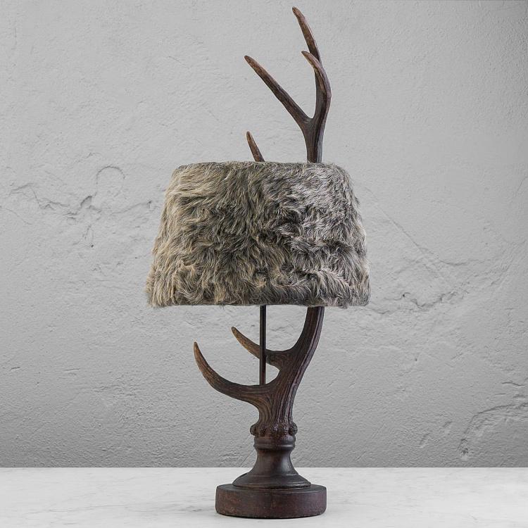 Настольная лампа с оленьими рогами и меховым абажуром Deer Antlers Table Lamp With Fur Shade