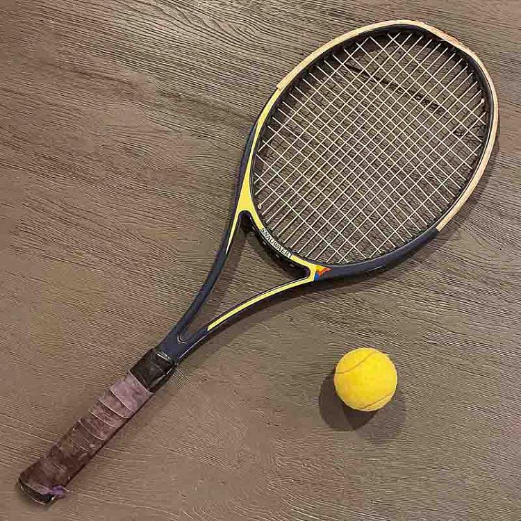 Винтажная теннисная ракетка и мяч 13 Vintage Tennis Racket And Ball 13