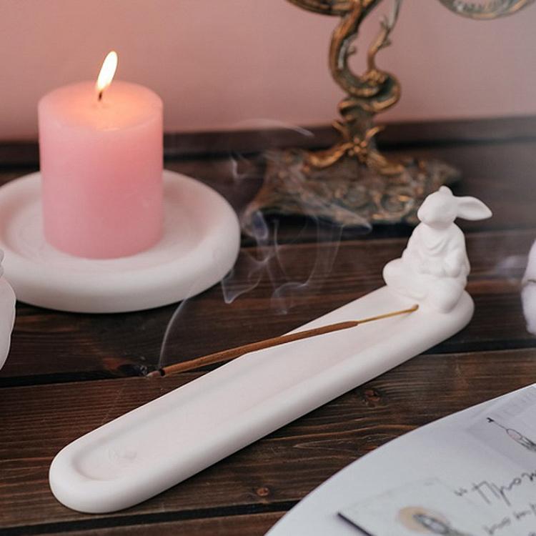 Подставка для благовоний цвета слоновой кости Медитирующий кролик Meditating Rabbit Incense Stand Ivory