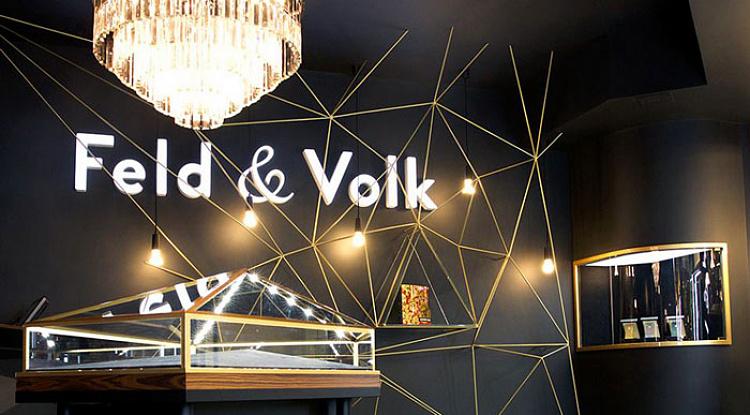 Люстра Odeon в фирменном бутике мобильных телефонов премиум-класса Feld & Volk