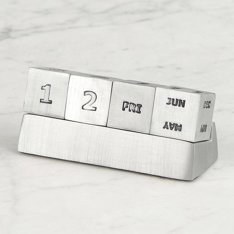 Серебристый настольный вечный календарь в виде кубиков Perpetual Calendar Silver Cubes