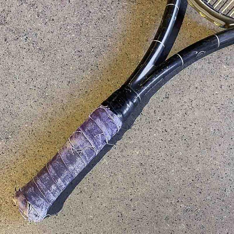 Винтажная теннисная ракетка и мяч 19 Vintage Tennis Racket And Ball 19