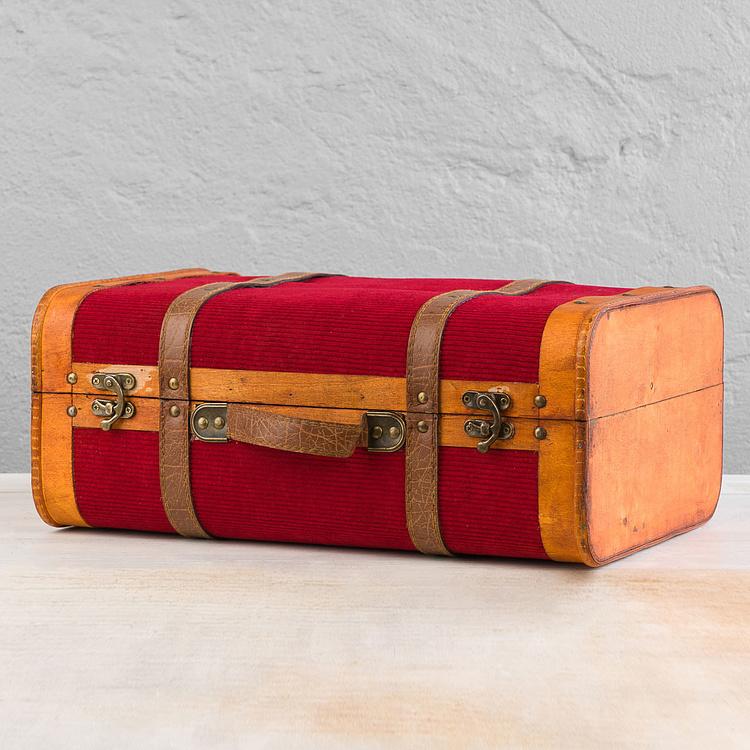 Набор из двух декоративных чемоданов с красным вельветом Set Of 2 Wood Velvet Suitcase Boxes Red
