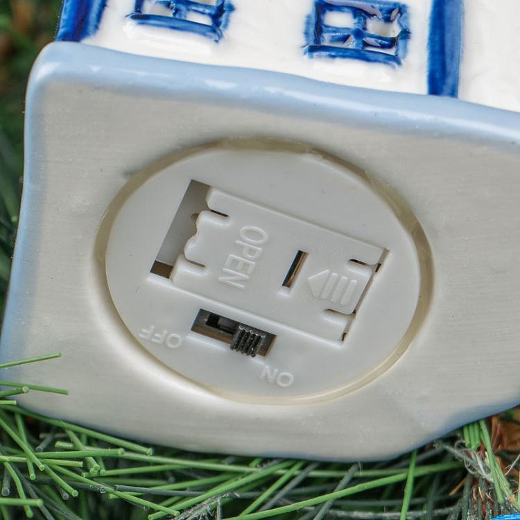 Набор из четырёх ёлочных игрушек с LED лампочками Зимние домики Set Of 4 Xmas Blue Led Houses 8 cm