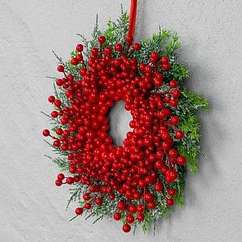 Wreath With Berries 38 cm