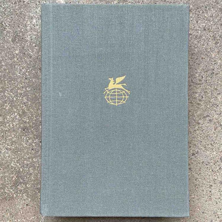 Винтажная книга Библиотека всемирной литературы, том 196-3. Война с саламандрами. Мать. Юморески. К. Чапек Vintage Book World Literature Library 196-3