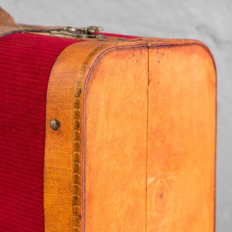 Набор из двух декоративных чемоданов с красным вельветом Set Of 2 Wood Velvet Suitcase Boxes Red