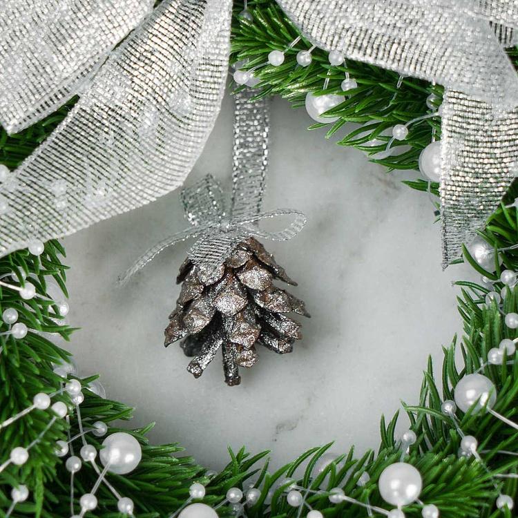 Новогодний венок с белым бантом Wreath With Bow White 20 cm