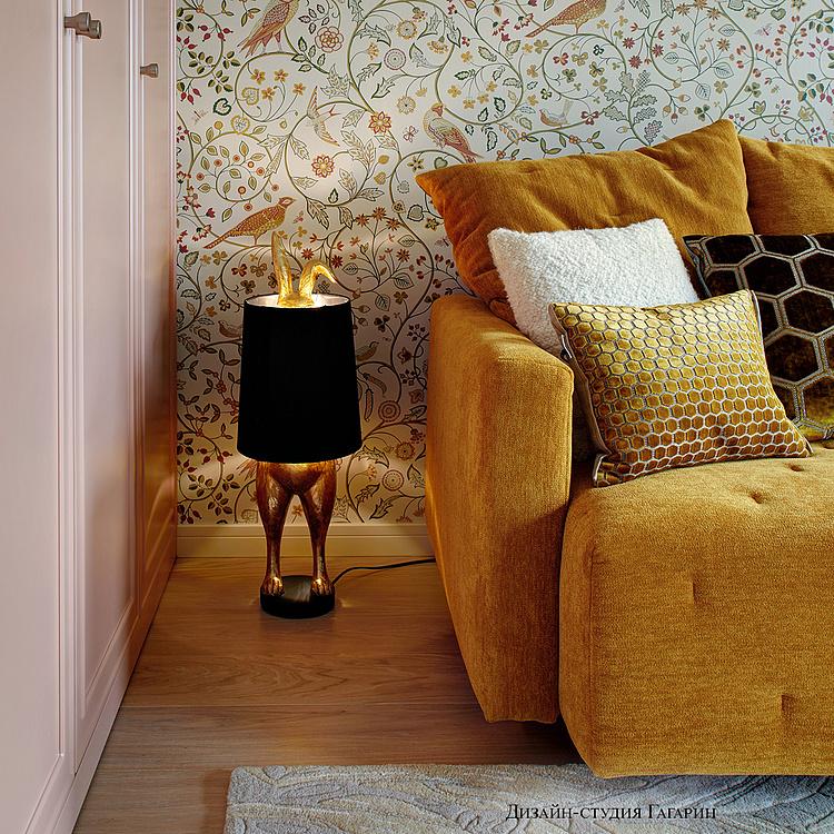 Настольная лампа Робкий кролик с чёрным абажуром Table Lamp Hiding Bunny Black