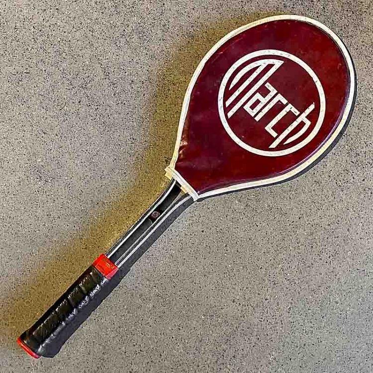 Винтажная теннисная ракетка и мяч 20 Vintage Tennis Racket And Ball 20