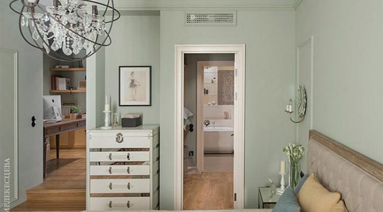 Хрустальная люстра Gyro в квартире на юго-западе Москвы на страницах сайта Architectural Digest