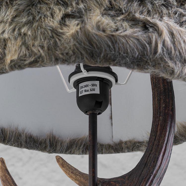 Настольная лампа с оленьими рогами и меховым абажуром Deer Antlers Table Lamp With Fur Shade