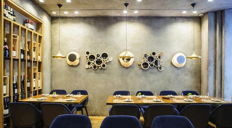 Зеркало и бра Bleu Nature были замечены в сети винотек Grand Cru на страницах сайта Trendspace