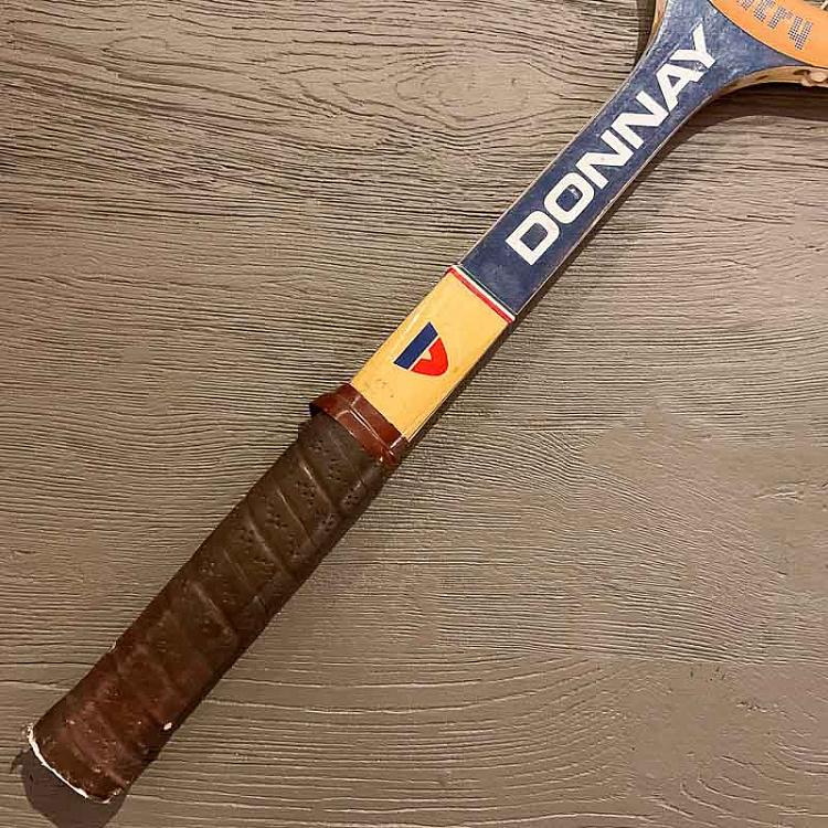 Винтажная теннисная ракетка и мяч 5 Vintage Tennis Racket And Ball 5