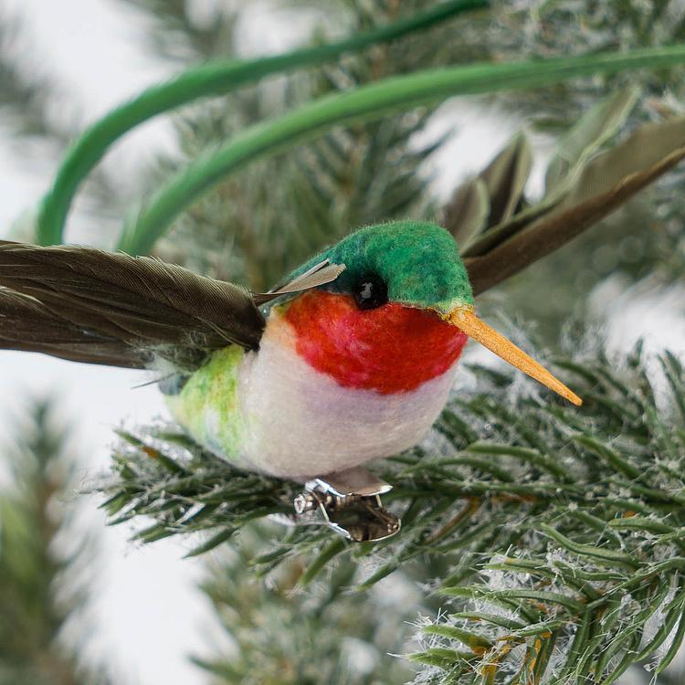 Набор из двух ёлочных игрушек на клипсе Колибри зелёная и фиолетовая Set Of 2 Plume Fly Hummingbirds On Clip Green Purple 18 cm